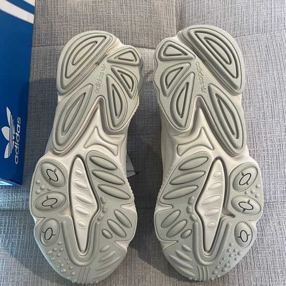 Adidas Ozweego J. NWT size 4 men’s/woman’s 6 - Picture 10 of 11
